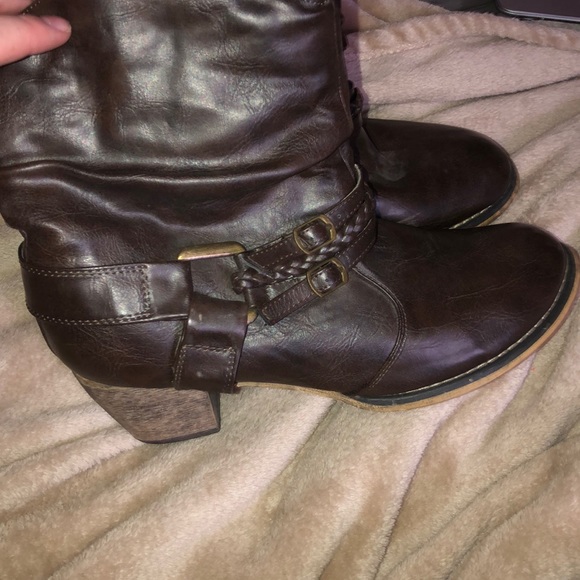 Boots - Picture 3 of 5